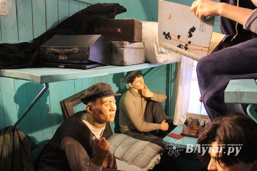 Великолучане знакомятся с «Поездом Победы» (ФОТО)