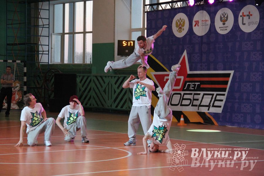 В Великих Луках прошли финальные игры Чемпионата ШБЛ «КЭС-БАСКЕТ» (фото)