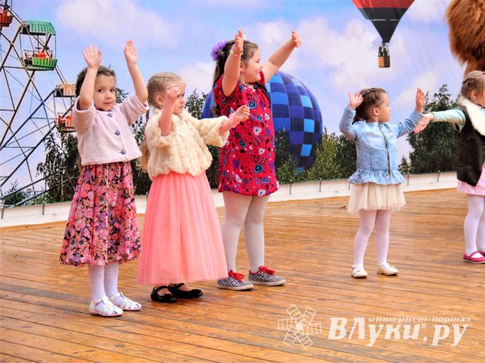 В Великих Луках День России отметили большим концертом (ФОТО)