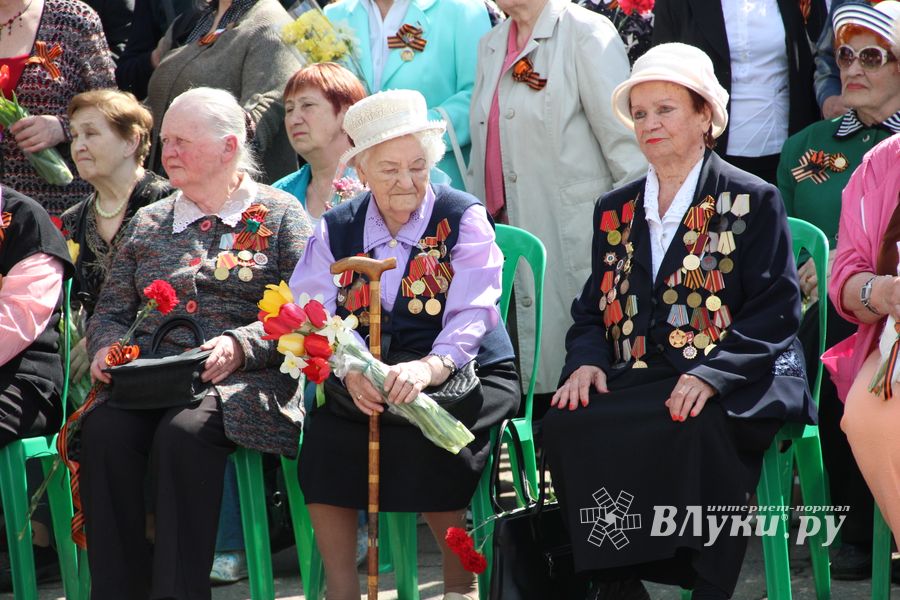 В Великих Луках прошел торжественный митинг в честь 9 мая (ФОТО)