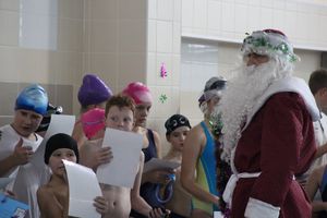 В Великолукском Айсберге прошли соревнования по плаванию на призы Деда Мороза (ФОТО)