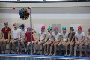 В Великолукском Айсберге прошли соревнования по плаванию на призы Деда Мороза (ФОТО)