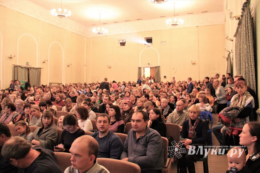 Юные артисты ГДК им. Ленина отметили «Мамин день» (ФОТО)