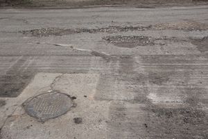 В Великих Луках загодя фрезеруют дороги (ФОТО)