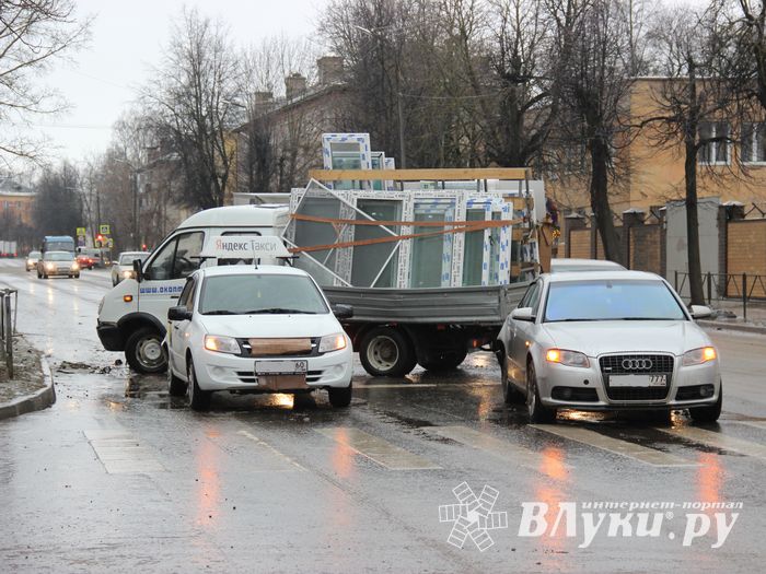 ДТП на перекрёстке Октябрьский-Комсомольская (ФОТО)