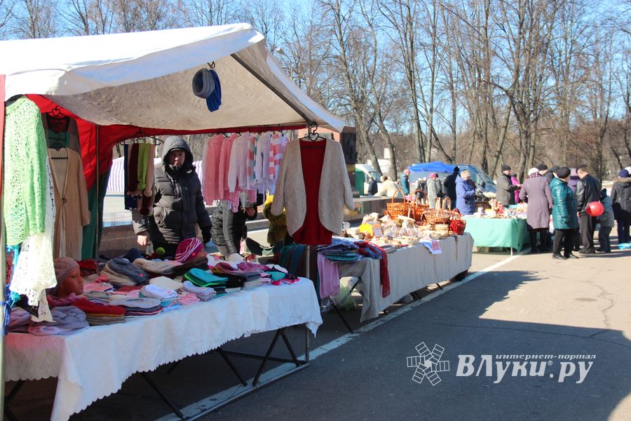 В Великих Луках празднуют День воссоединения Крыма с Россией