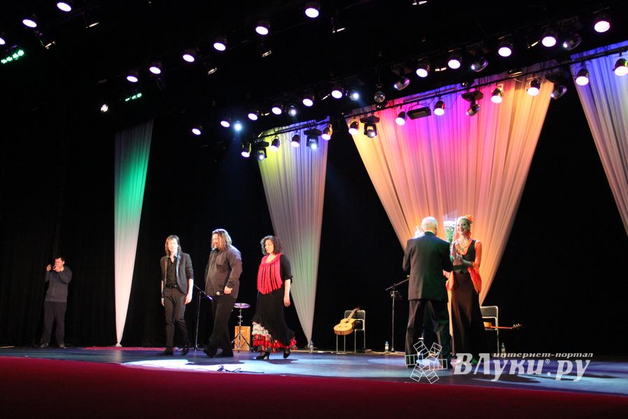 Музыканты De Las Llamas на сцене ДК ЛК 