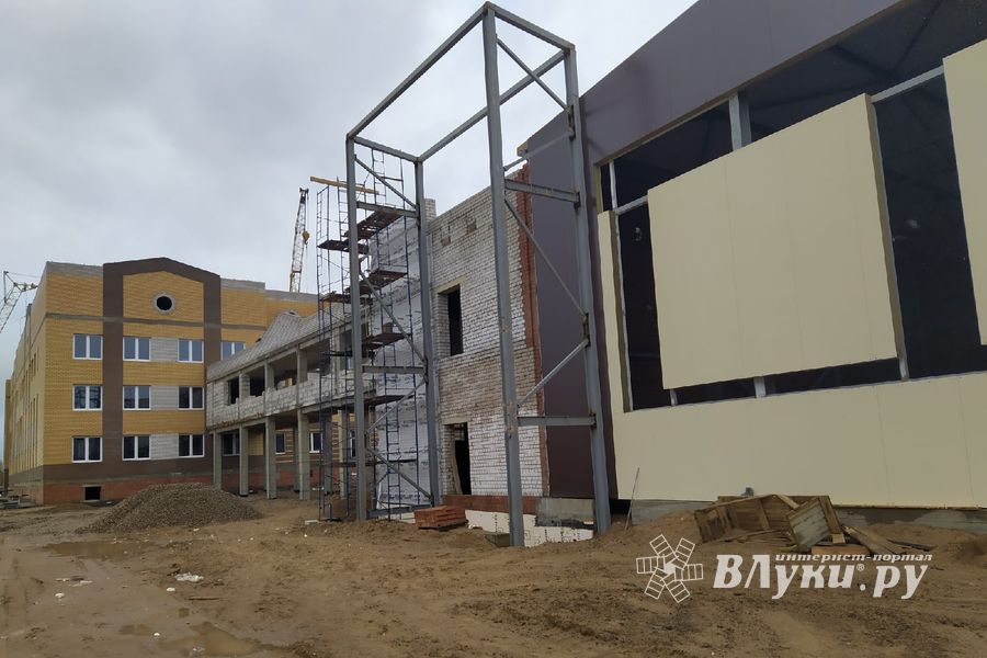 Руководству Великих Лук поручено ускорить строительство школы (ФОТО)