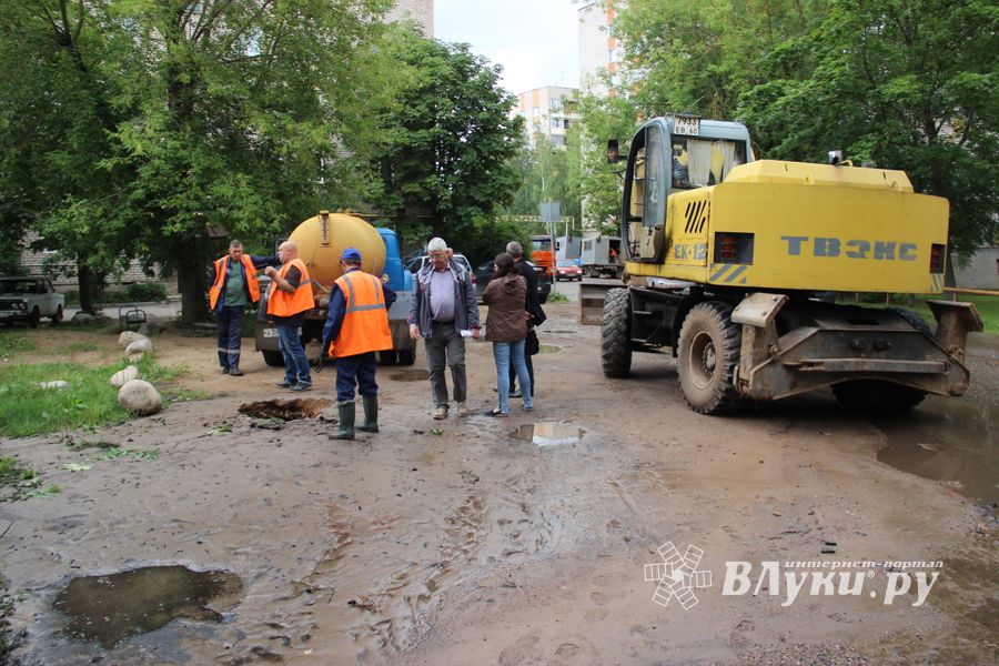 Авария в сетях водопровода на проспекте Гагарина (ФОТО)