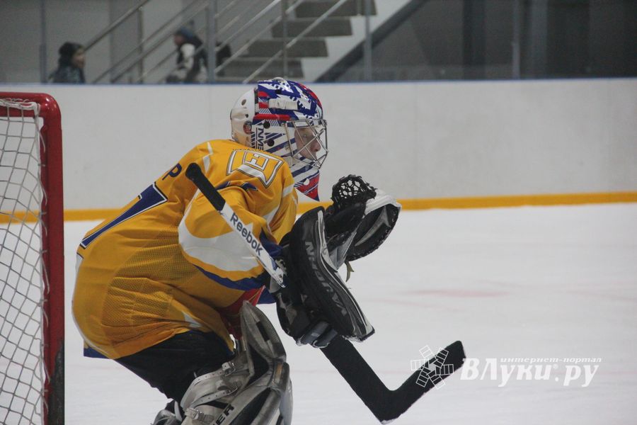 Два зоккейных матча прошли в Великих Луках в рамках Чемпионата города (ФОТО)