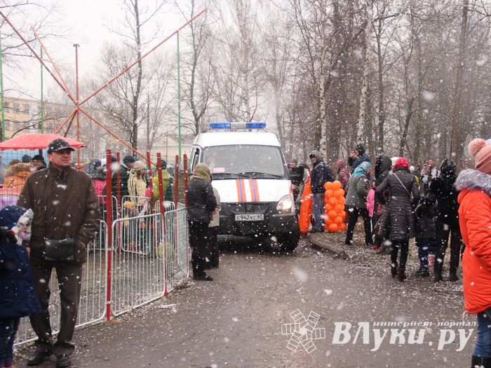 В Великих Луках сожгли Масленицу (фото)