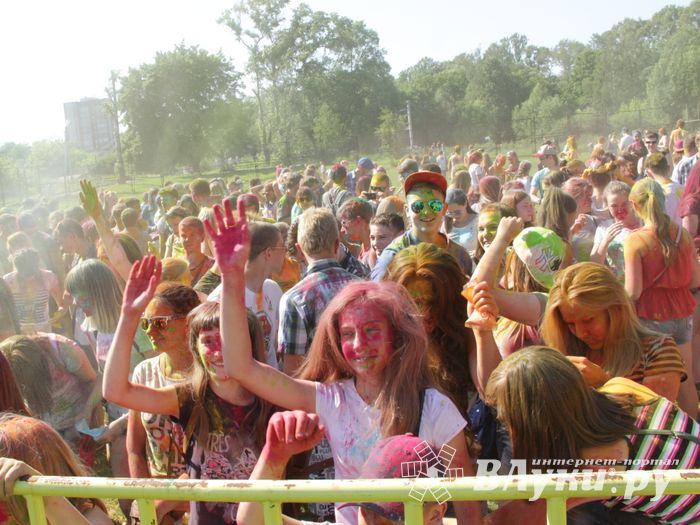 Яркие эмоции «ColorFest» в Великих Луках (ФОТО)