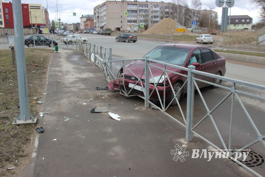 ДТП при въезде на путепровод (ФОТО)