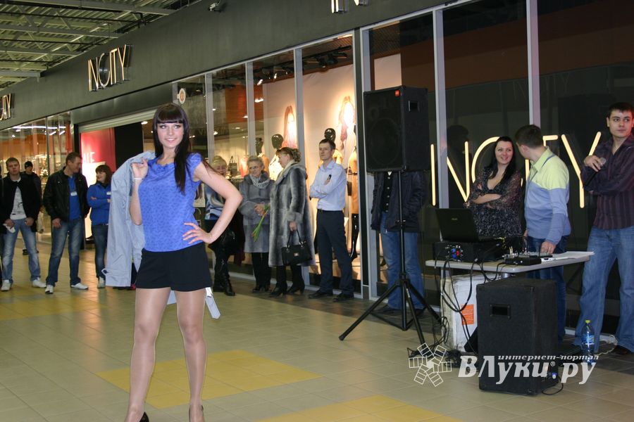 Торговый центр «Апельсин» поздравил прекрасных дам с праздником весны