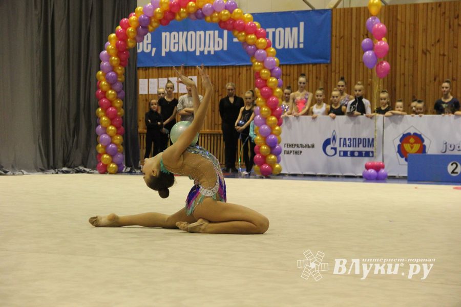 В Великих Луках завершился первый день соревнований Открытого Первенства города по художественной гимнастике (ФОТО) (0+))