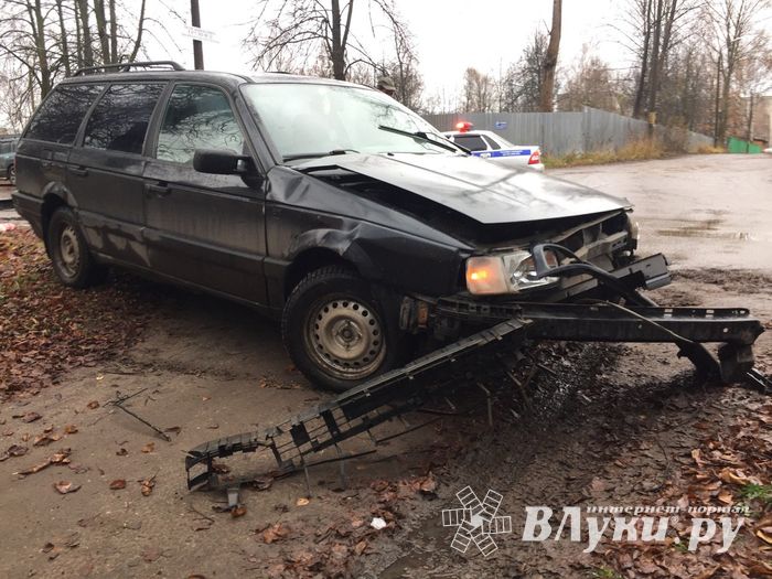 В Великих Луках, на ул. Заслонова, произошло ДТП с тремя автомобилями (ФОТО)