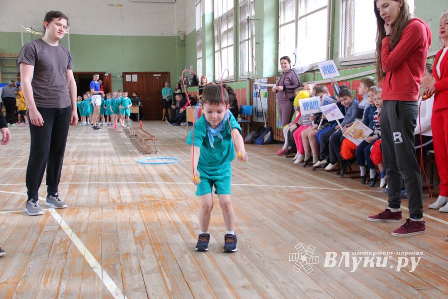 В Великих Луках проходят спортивные соревнования среди дошколят «Юные олимпионики» (ФОТО)
