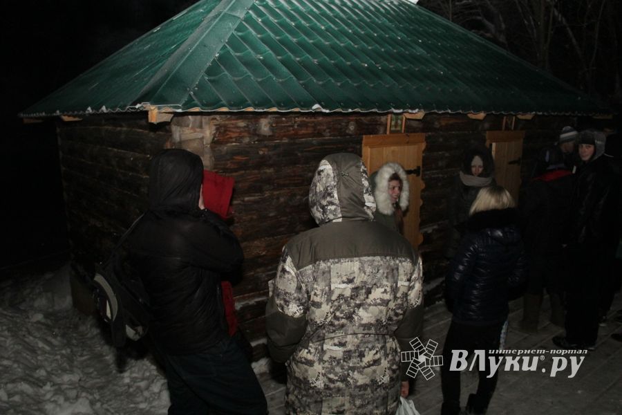 Крещенские омовения великолучан (фото)