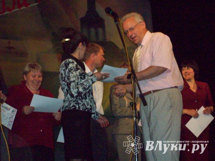 Великолукская школа № 2 торжественно подвела итоги года 