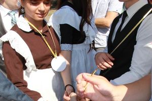 В Великих Луках прозвенели «Последние звонки»