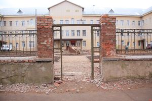 Продолжается благоустройство территории больницы (ФОТО)