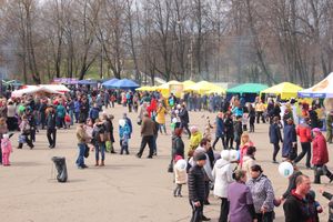 В Великих Луках проходит Весенняя ярмарка (ФОТО)