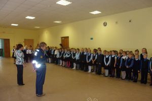 В Великих Луках ГИБДД напоминает детям правила безопасного поведения на дороге