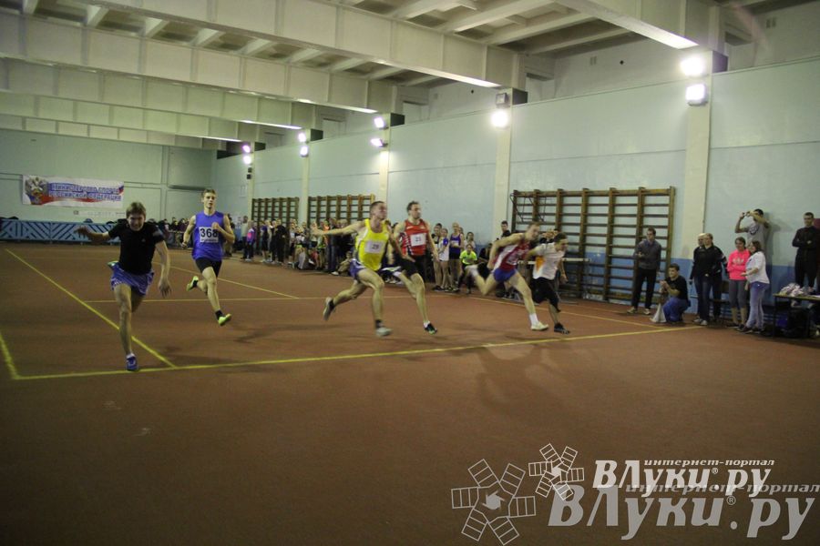 В Великих Луках прошли соревнования по легкой атлетике (фото)