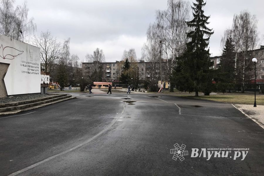 На площади Калинина появился новый асфальт (ФОТО)