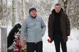 Никто не забыт: в Великих Луках благоустроили могилу неизвестного солдата (ФОТО)