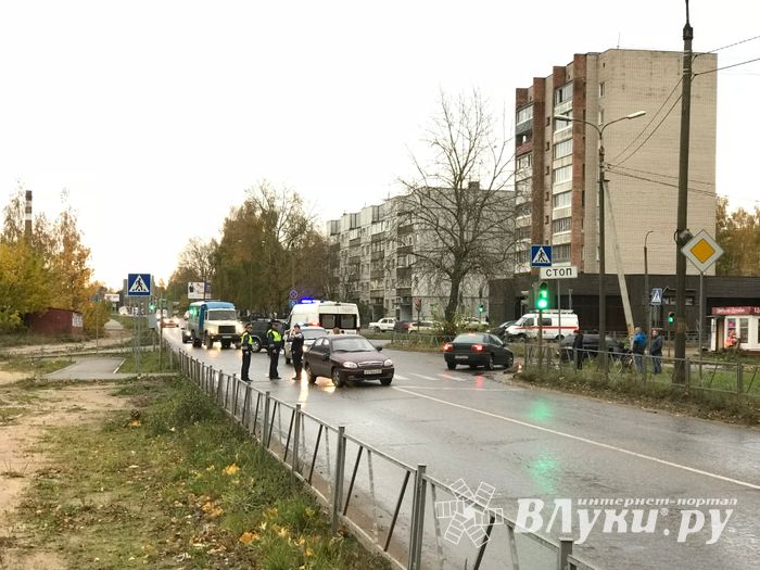 В Великих Луках Запорожец сбил велосипедиста (ФОТО)