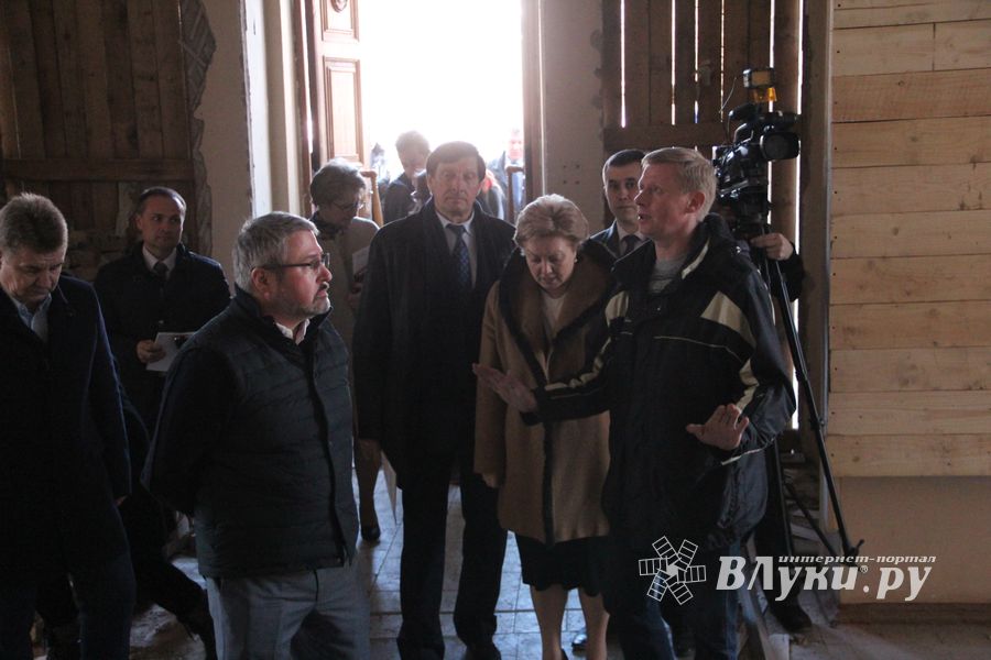 В театре не могут быть пластиковые окна... (фото)