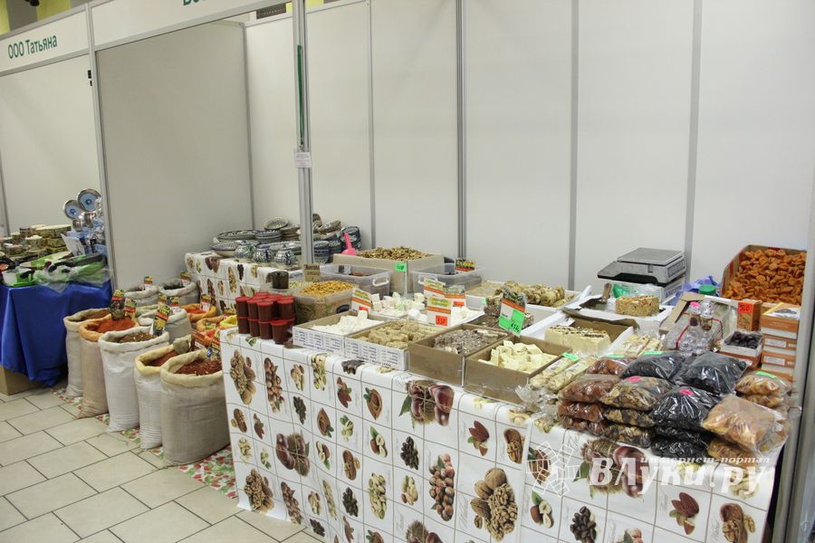 Шестая великолукская универсальная выставка открылась в Великих Луках (фото + видео)