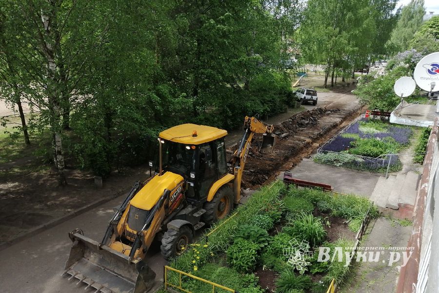 На улице Щорса благоустраивают двор (ФОТО)