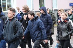 В Великих Луках прошло праздничное шествие (ФОТО)