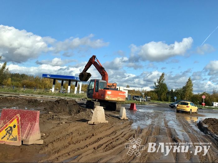 Проезд перекрёстка Дружба-Дьяконова временно затруднён (ФОТО)