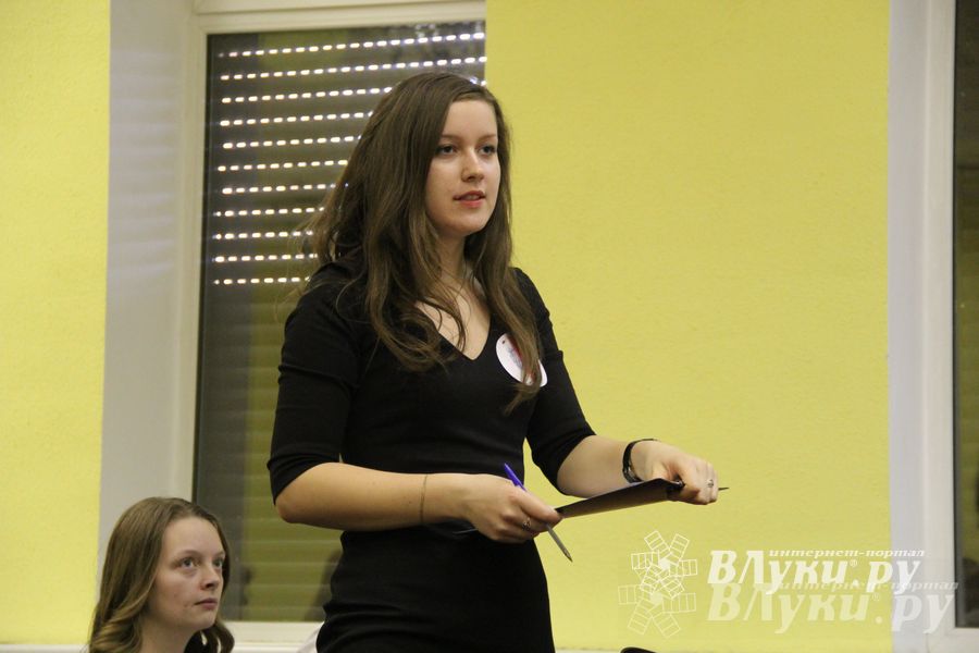 В Великих Луках прошла игра «Молодой политик» (фото)