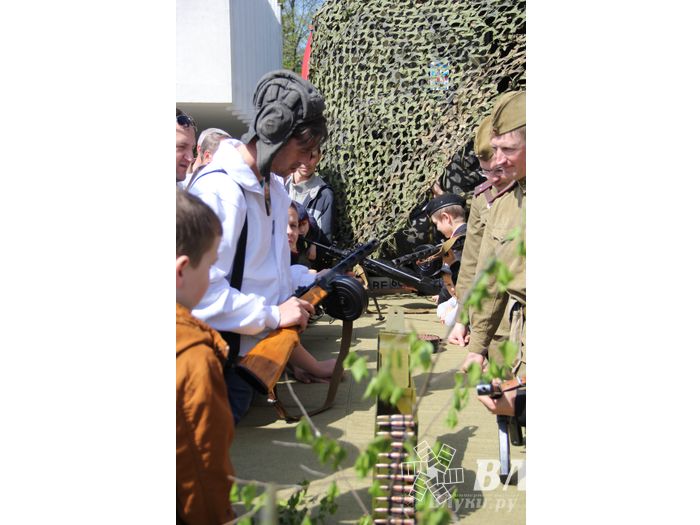 Парад Победы в Великих Луках (фото)