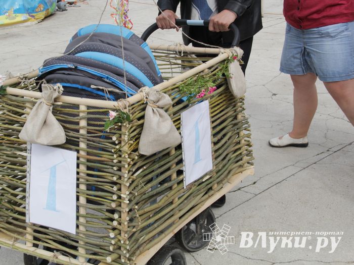 «Парад детских колясок» в День семьи, любви и верности (ФОТО)