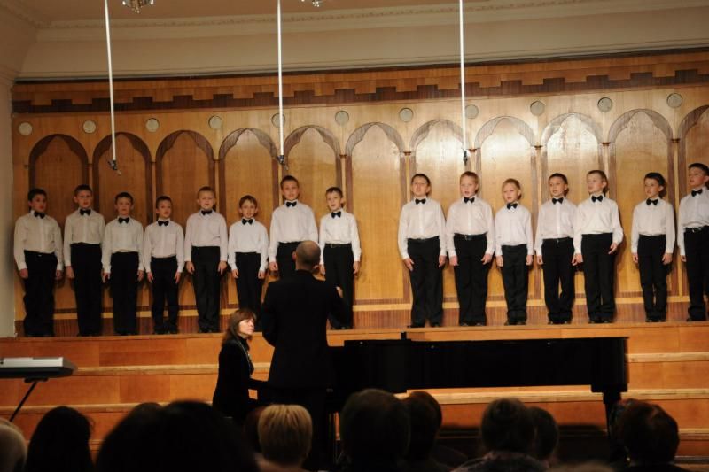 Артисты центра эстетического воспитания праздничным концертом поздравили людей мудрого возраста с праздником (фото)