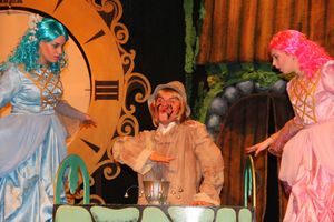 «Принцессу на горошине» и «Свинопаса» показал Великолукский драматический театр (фото)