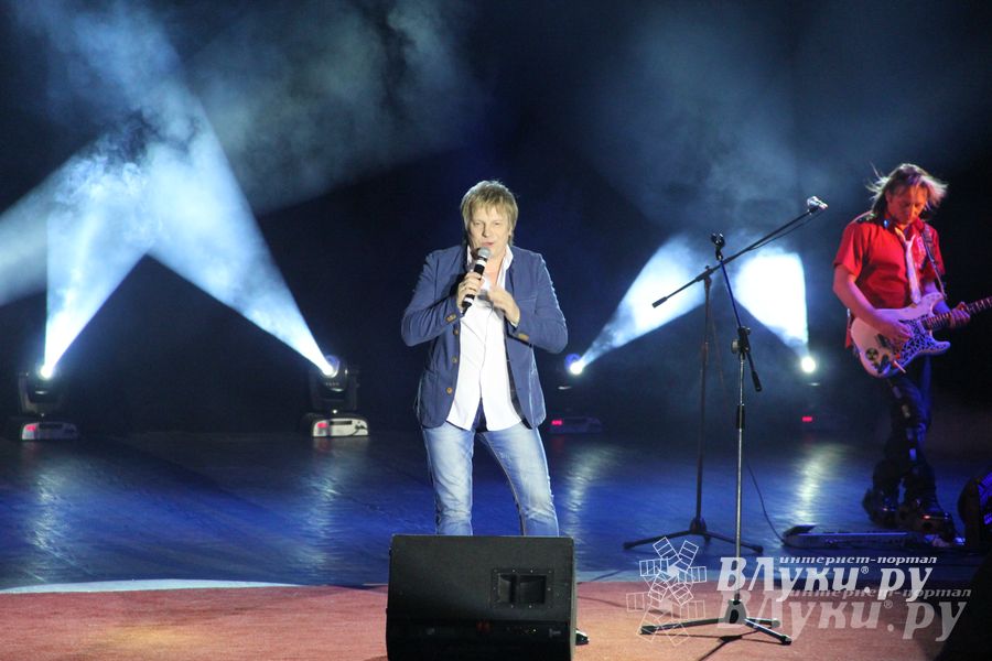 ДК ЛК Великие Луки: Две звезды в одном концерте (фото)