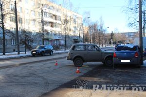 В Великих Луках столкнулись три автомобиля (ФОТО)