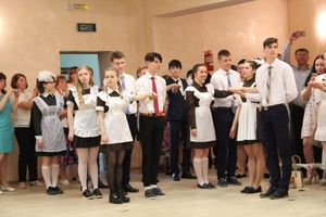 В Великих Луках прошли «Последние звонки» (ФОТО)