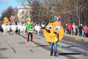 В Великих Луках широко отметили Масленицу (ФОТО)