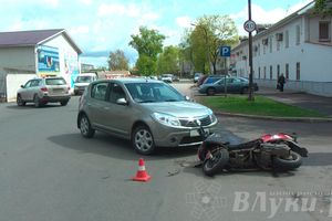 В Великих Луках произошло ДТП с участием автомобиля Рено и скутериста (ФОТО)