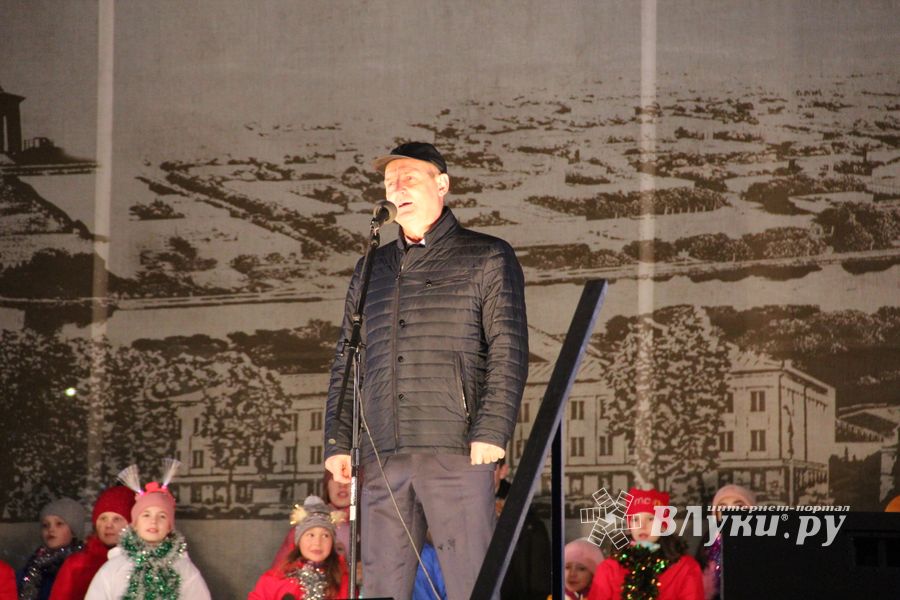 Дождик не помешал открытию городской ёлки (ФОТО)