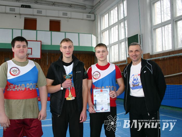 В соревнованиях по армрестлингу победили дети