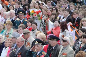 Парад Победы в Великих Луках (фото)