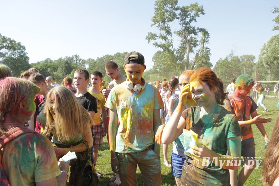 Яркие эмоции «ColorFest» в Великих Луках (ФОТО)